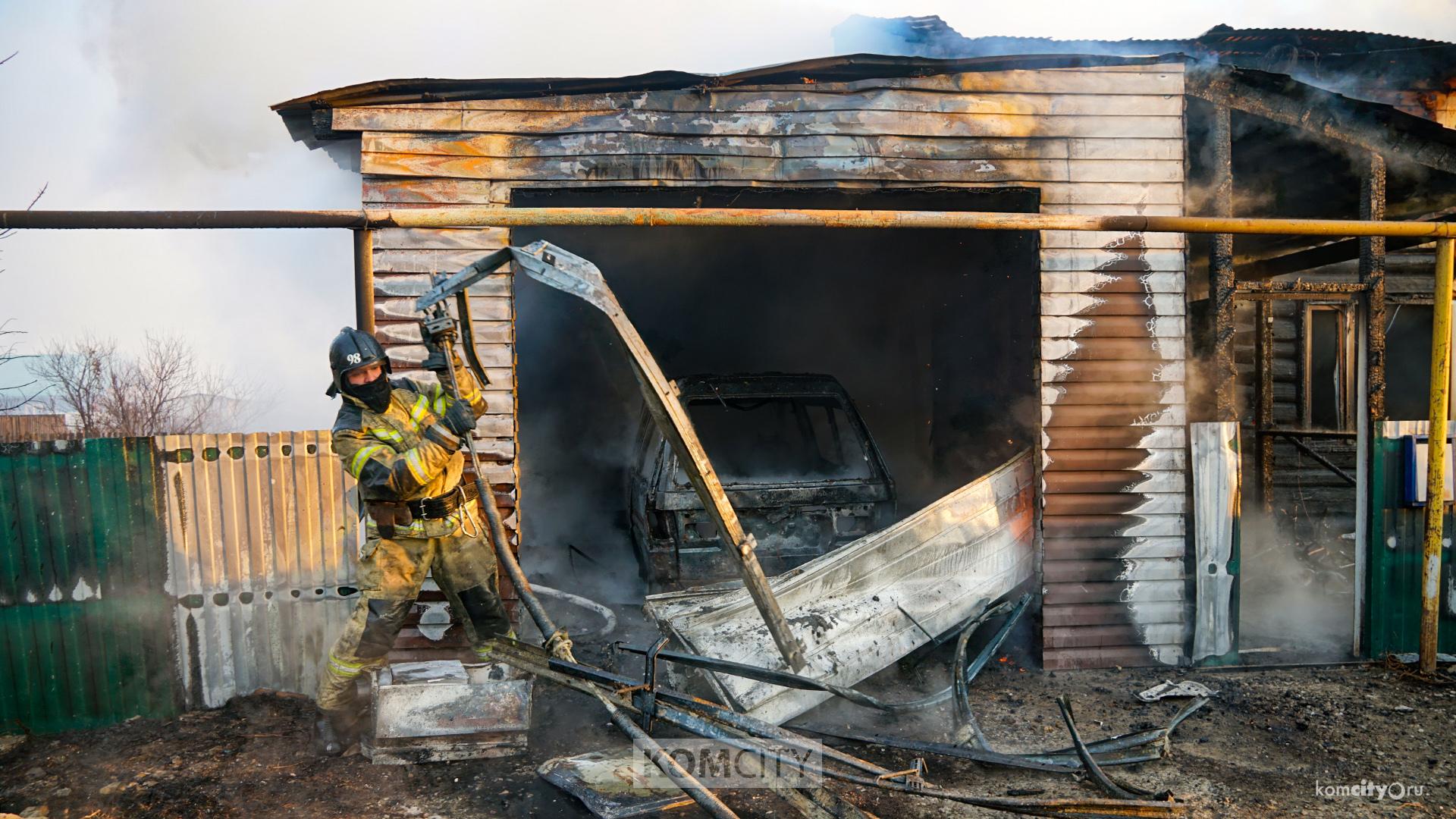 Пожар на Мылках оставил семью накануне зимы без дома и машины