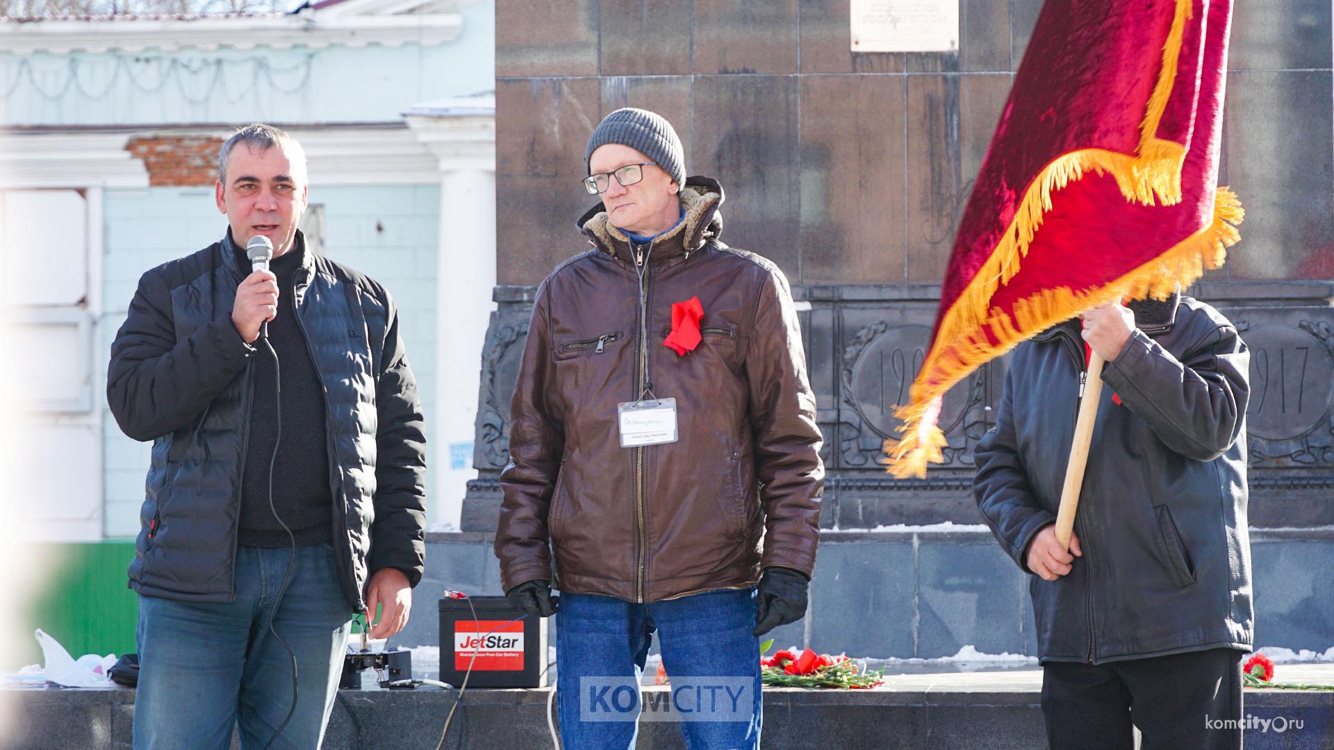 Митинг в годовщину Великой Октябрьской революции прошёл на площади Ленина
