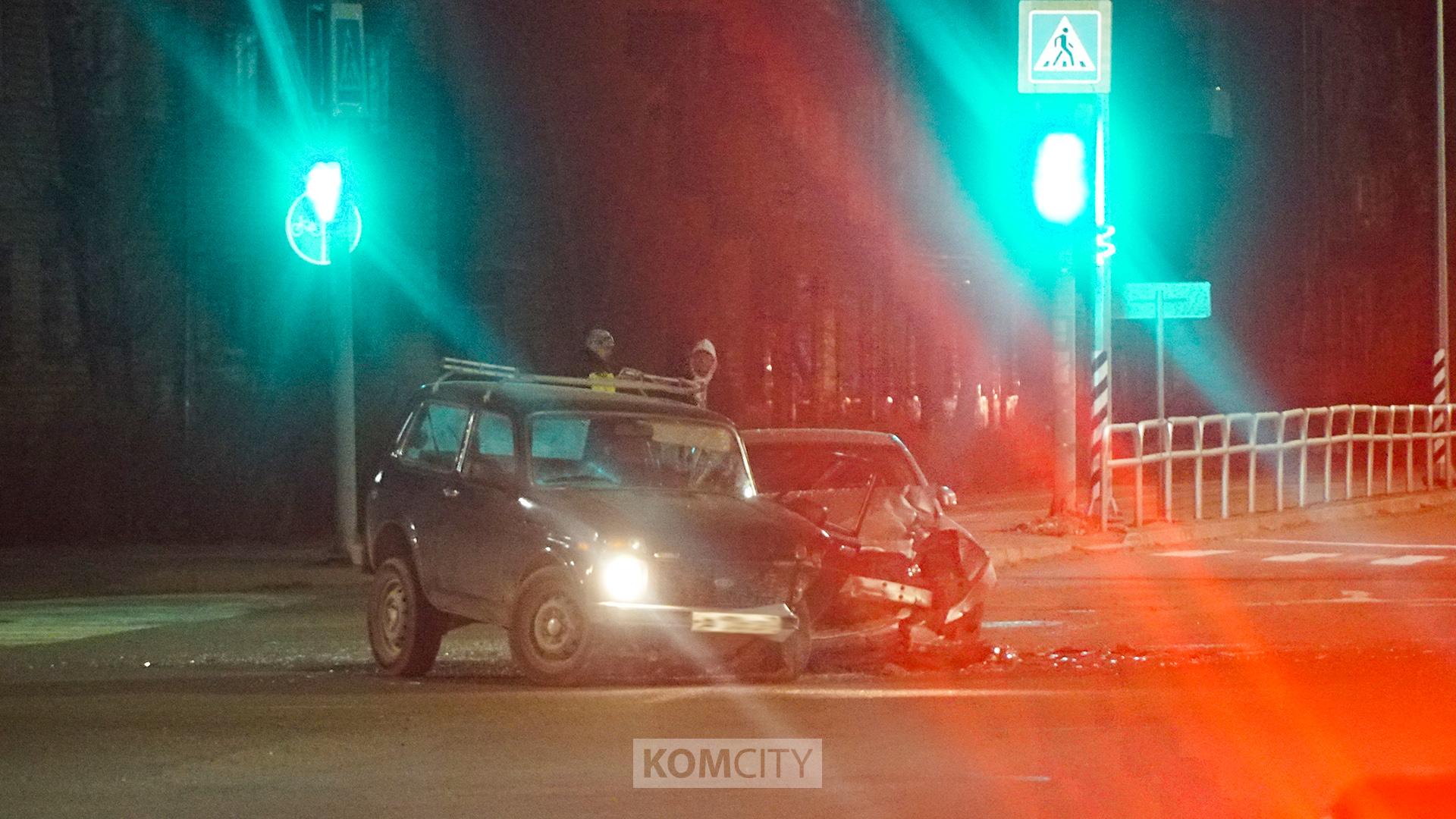 В столкновении на Комшоссе — Ленинградской пострадали два водителя