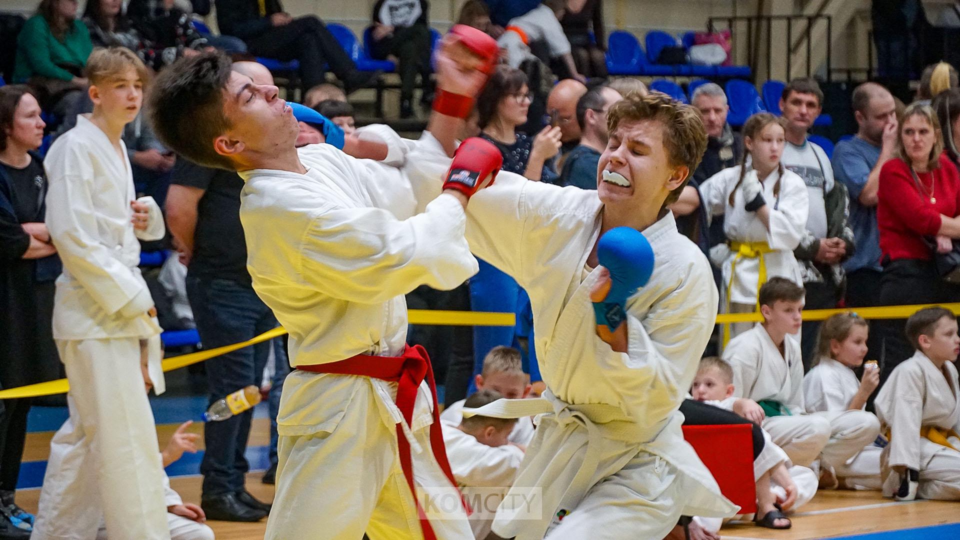 Городские соревнования по всестилевому карате собрали три сотни бойцов
