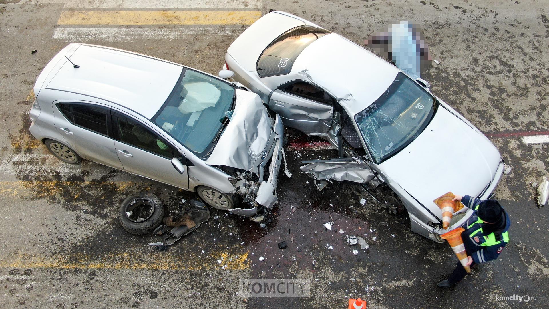 В столкновении на Комшоссе — Степной машина вылетела на встречку, водитель погибла