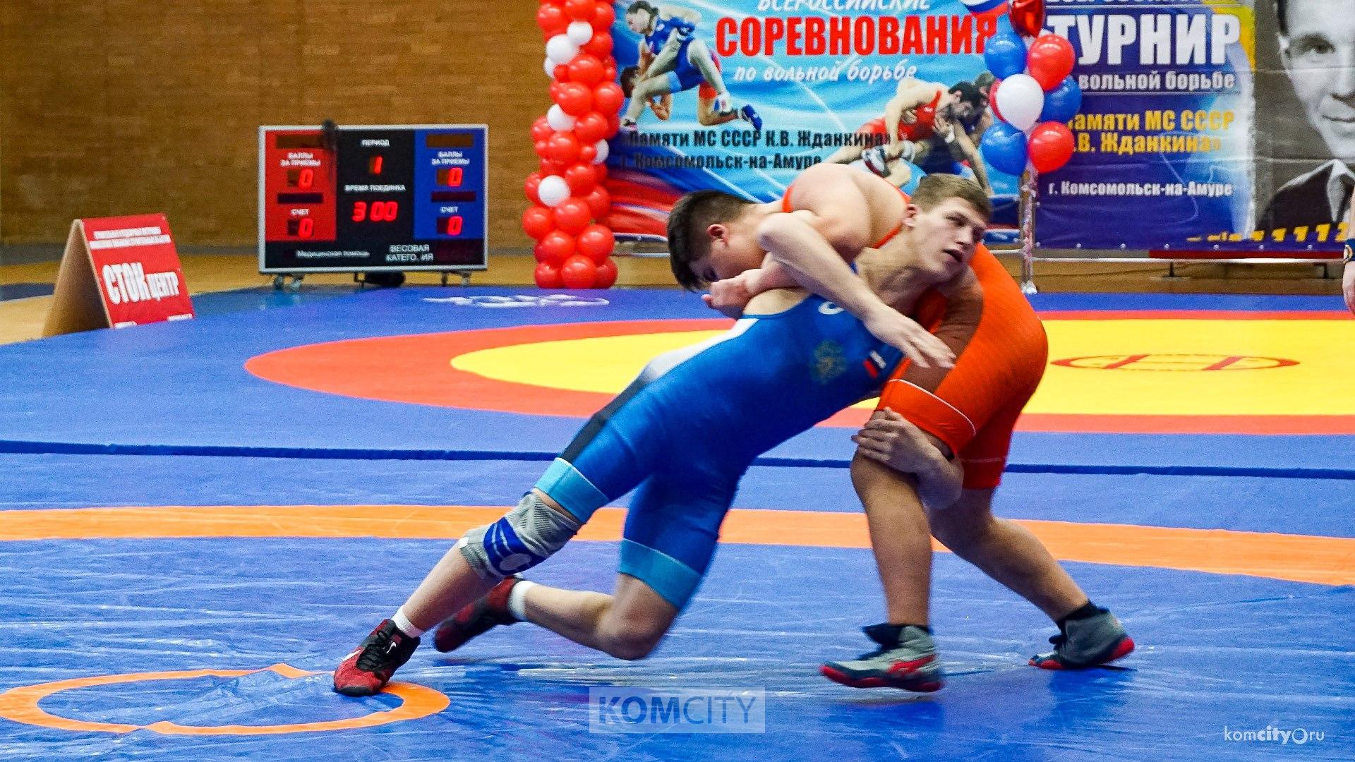 Всероссийский турнир по вольной борьбе стартовал в Орлане