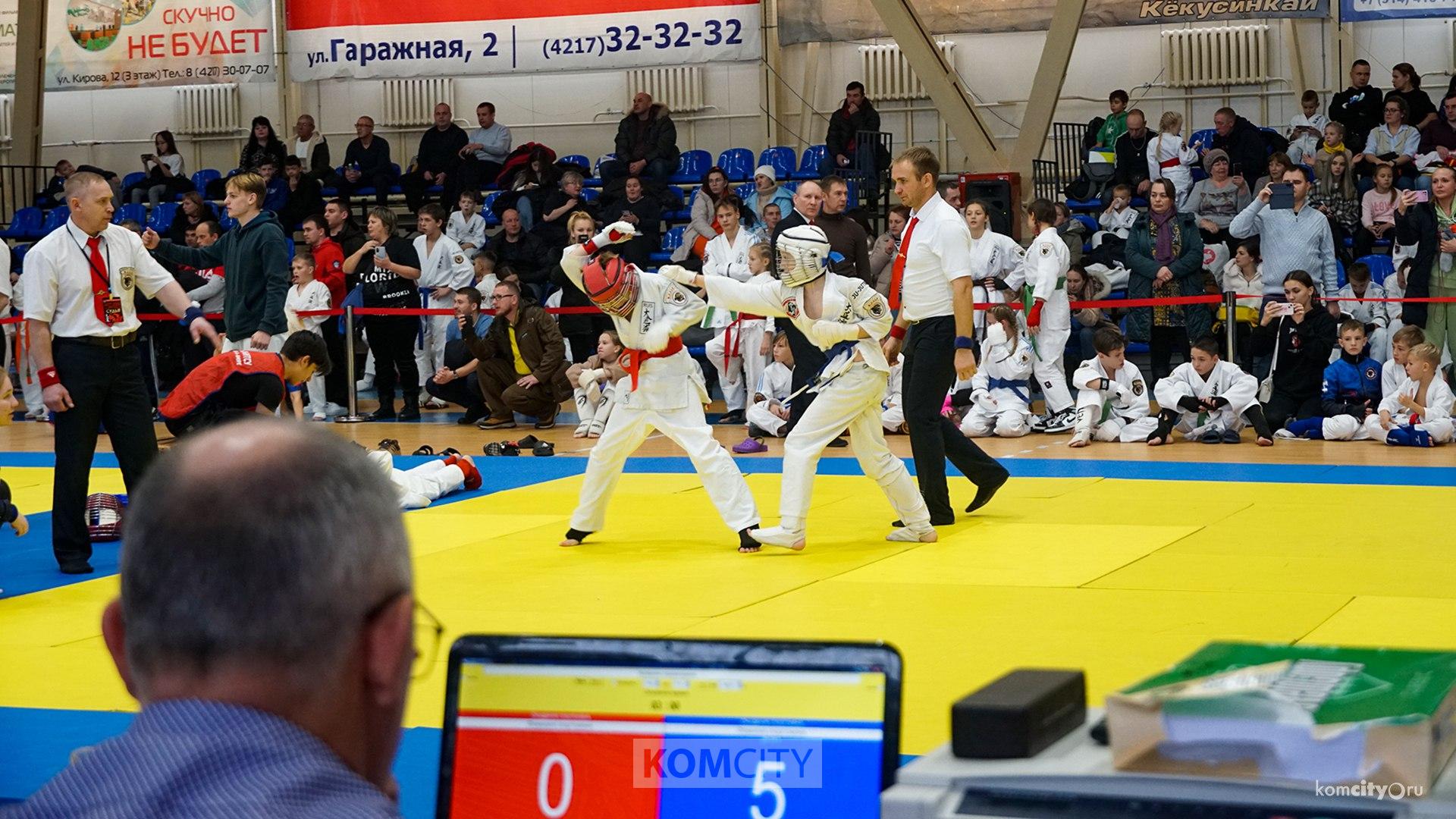 Триста бойцов собрались в «Орлане» на турнире по джиу-джитсу «Комсомольск Open»