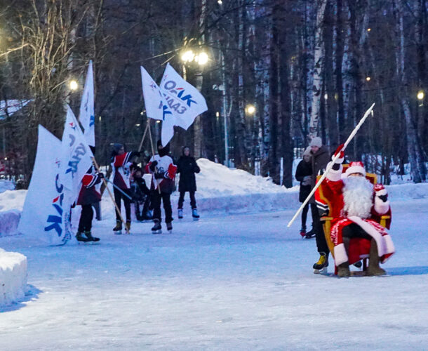 В парке Гагарина открыли каток на центральной площади