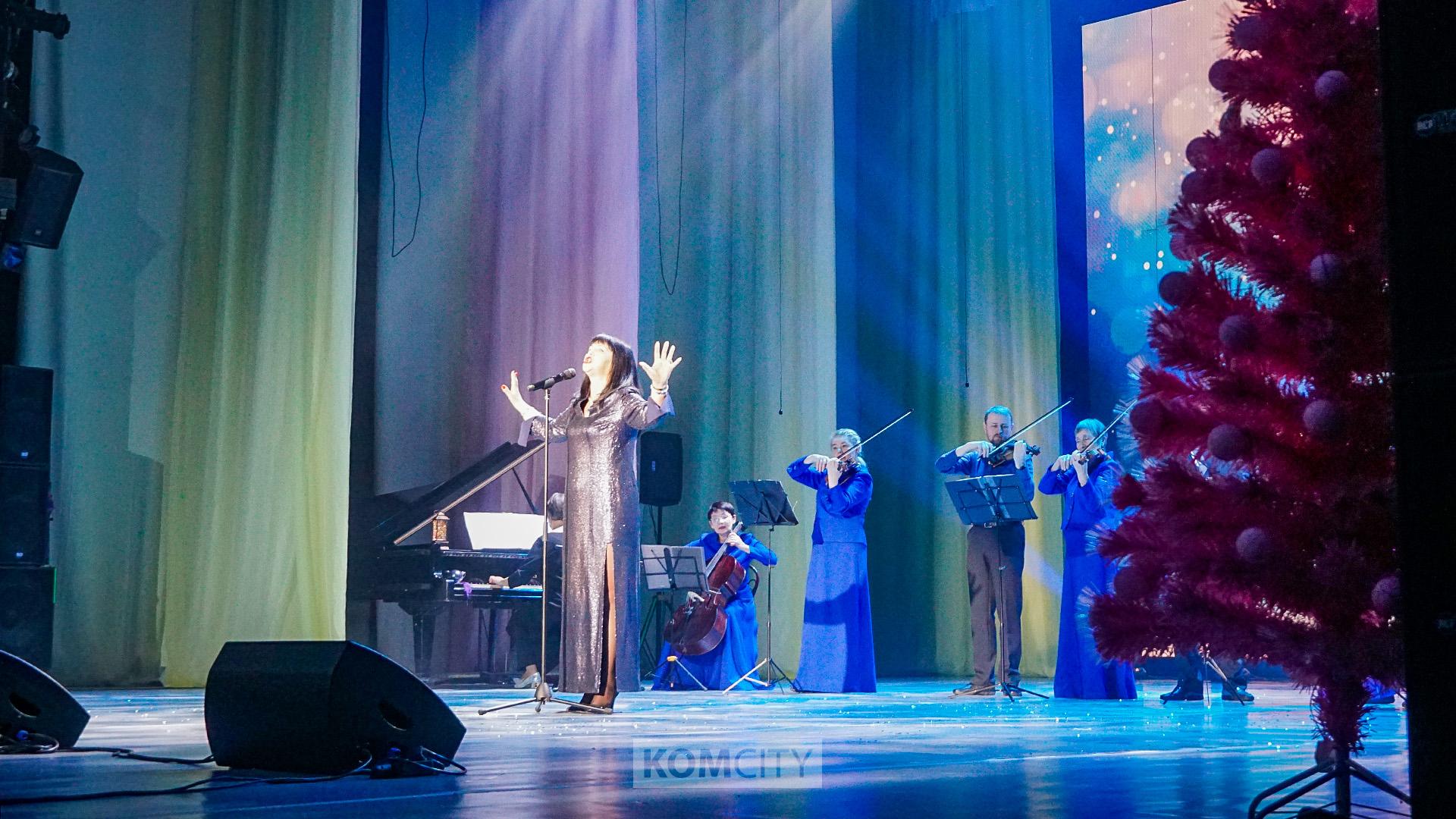 Новогодний благотворительный концерт собрал полный зал в Драмтеатре
