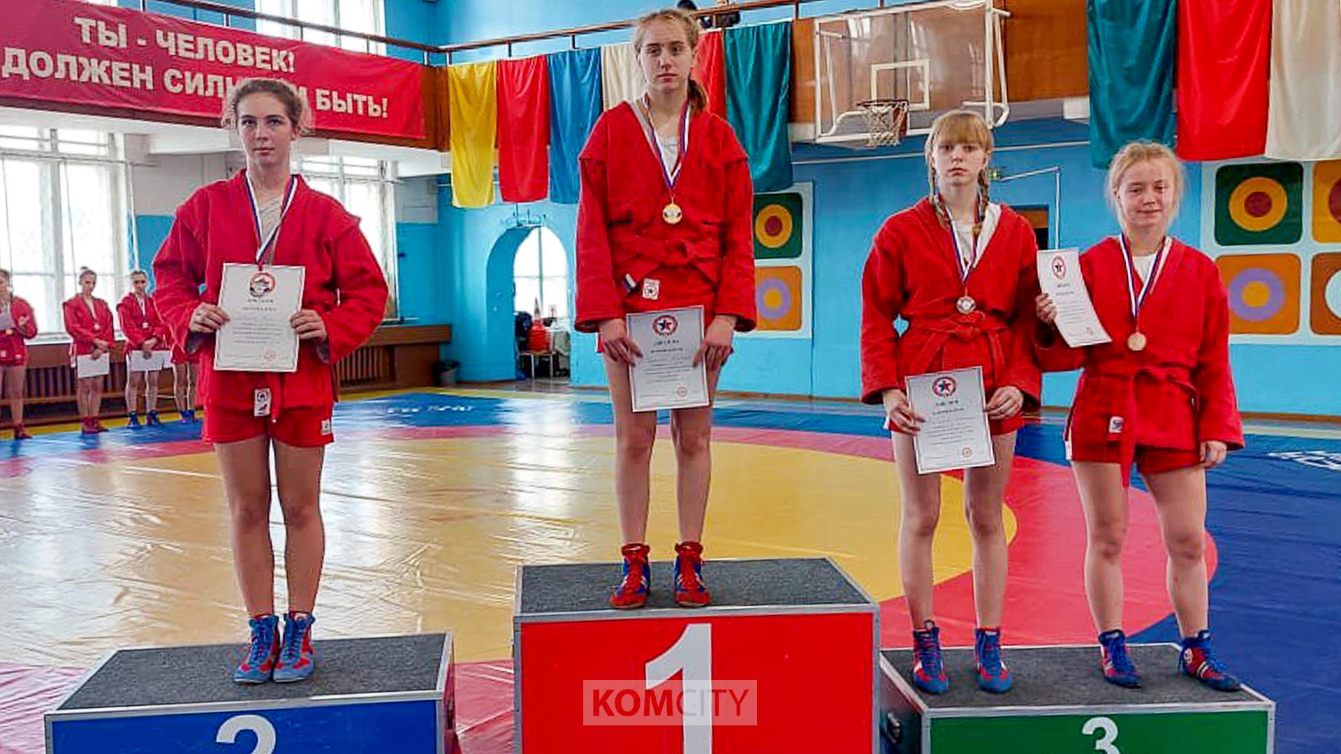 Комсомольские самбистки взяли медали первенства и чемпионата ДФО по самбо