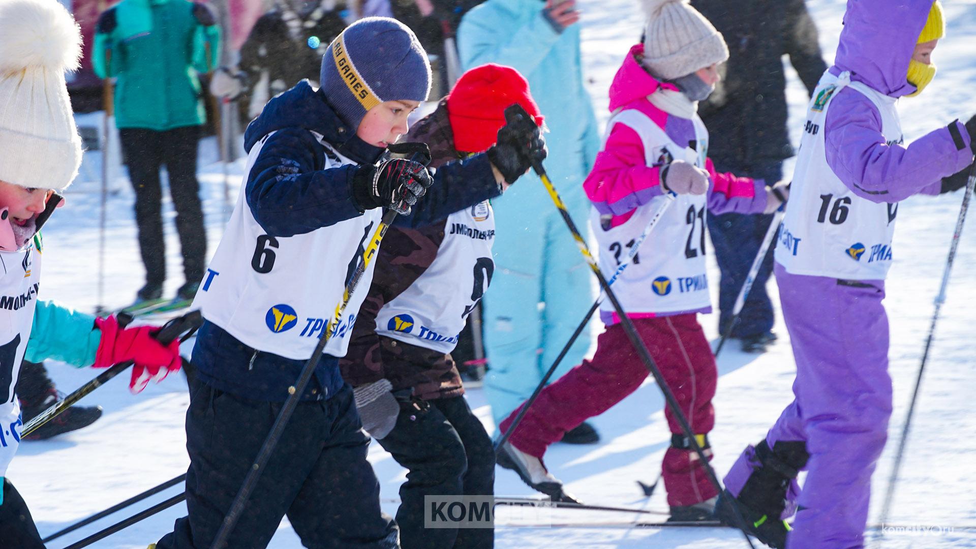 200 лыжников приняли участие в фестивале в честь Всемирного дня снега