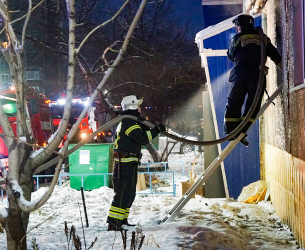 Минимум двое человек пострадало в пожаре на Московском, один из них в крайне тяжелом состоянии