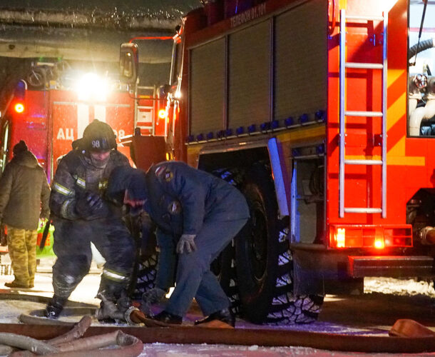 Пожарные спасли пожилую женщину из горящего дома