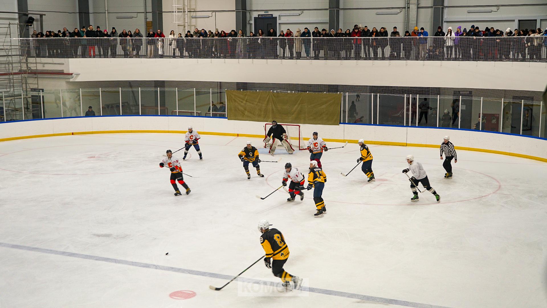 Хоккеисты «Нефтяника» одержали победу в принципиальном матче фестиваля «Содружество»