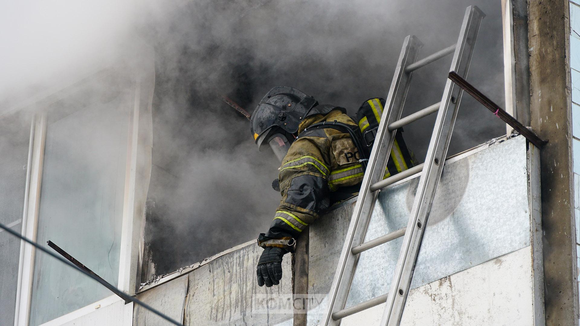 Пожар на балконе почти уничтожил квартиру на Дикопольцева