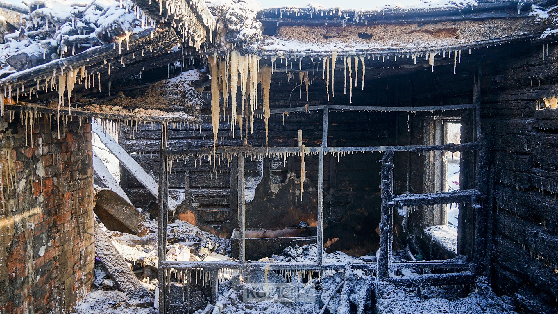 Мать и семеро детей остались без крова и вещей после пожара в Хурбе