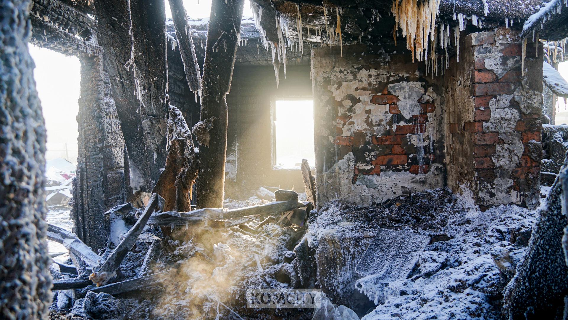 Мать и семеро детей остались без крова и вещей после пожара в Хурбе