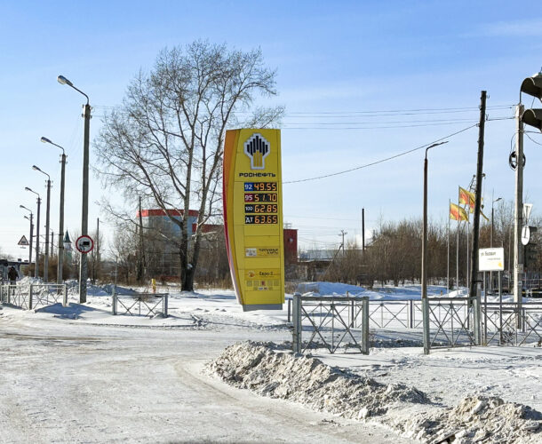 «Бензиновый юбилей» — на жёлтых заправках уже год не дорожают основные виды топлива