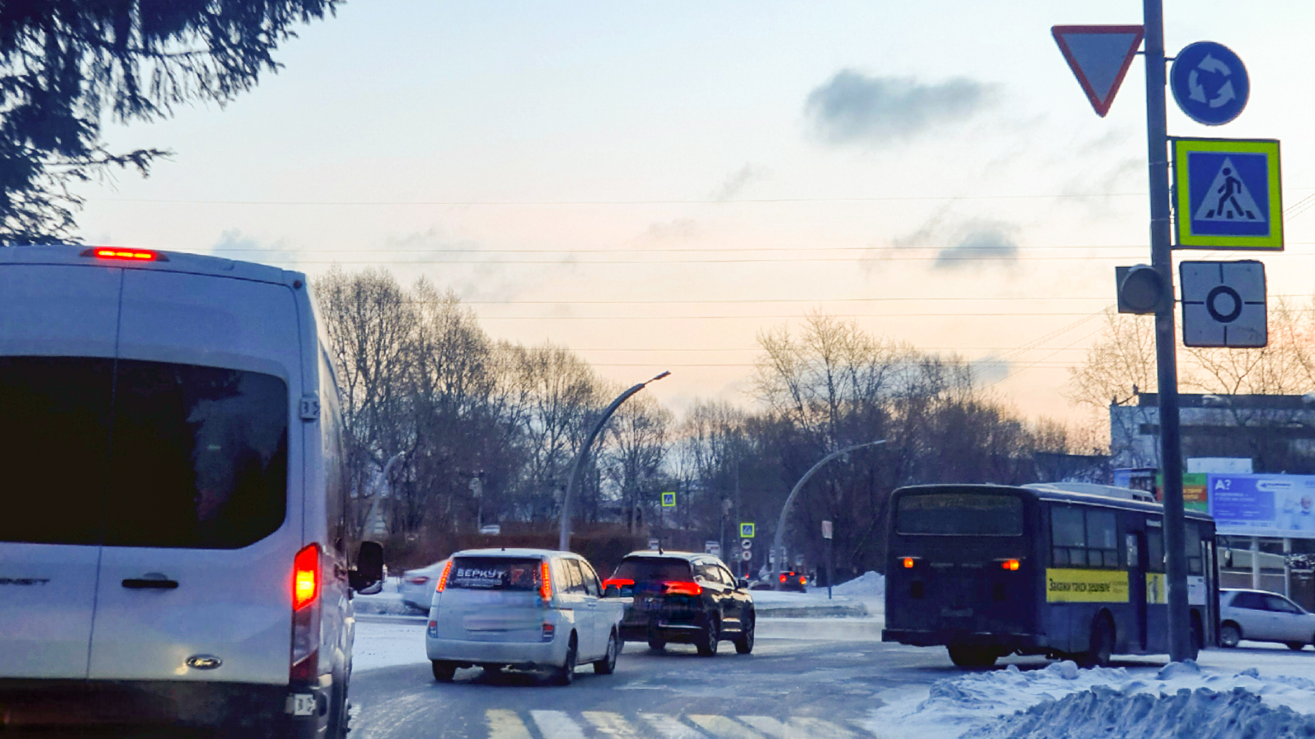 Транспорт, паркующийся на остановках, и водителей-нарушителей выявляют в рамках операции «Автобус»