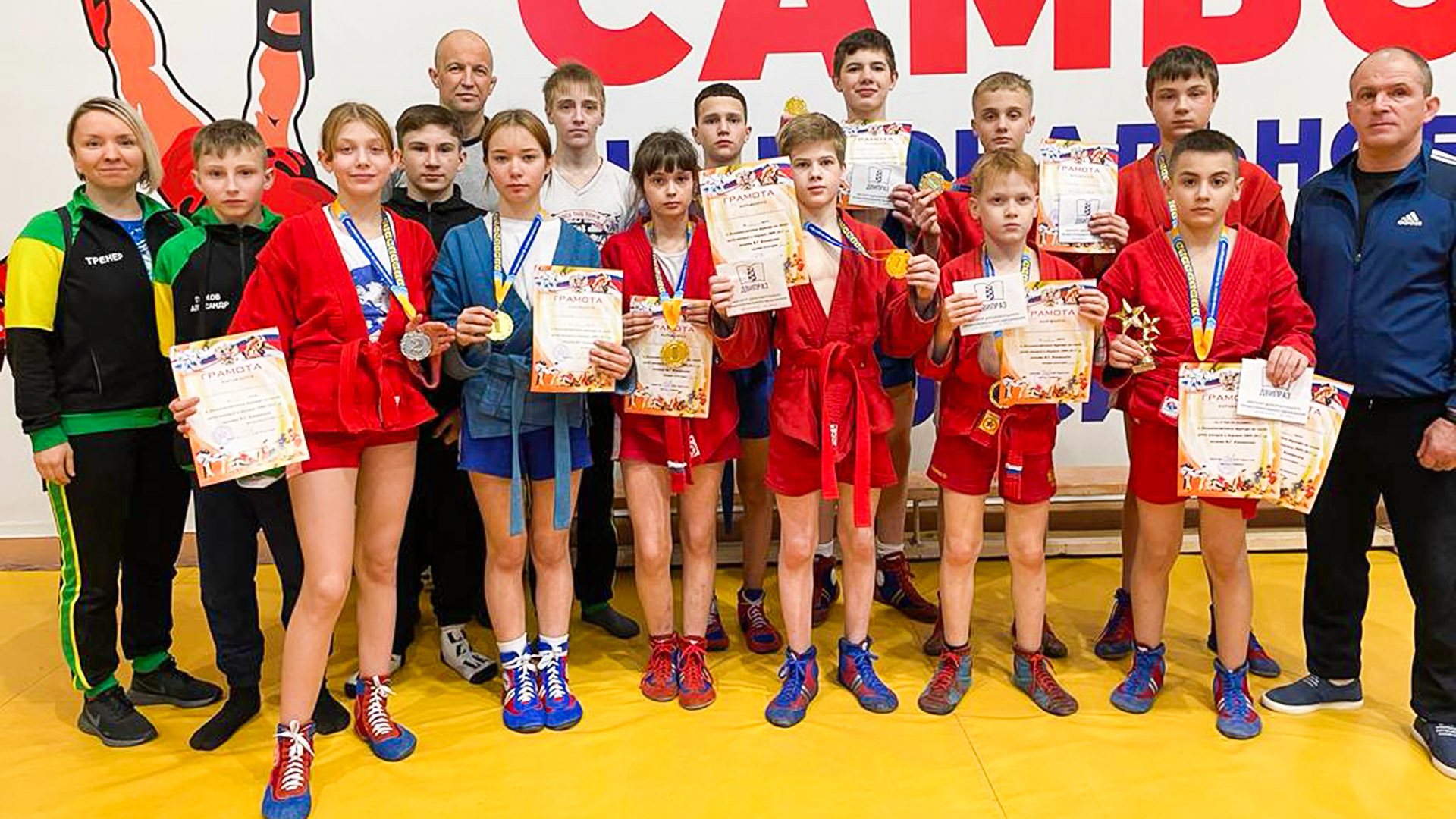 Семь золотых медалей завоевали комсомольчане на дальневосточном турнире по самбо