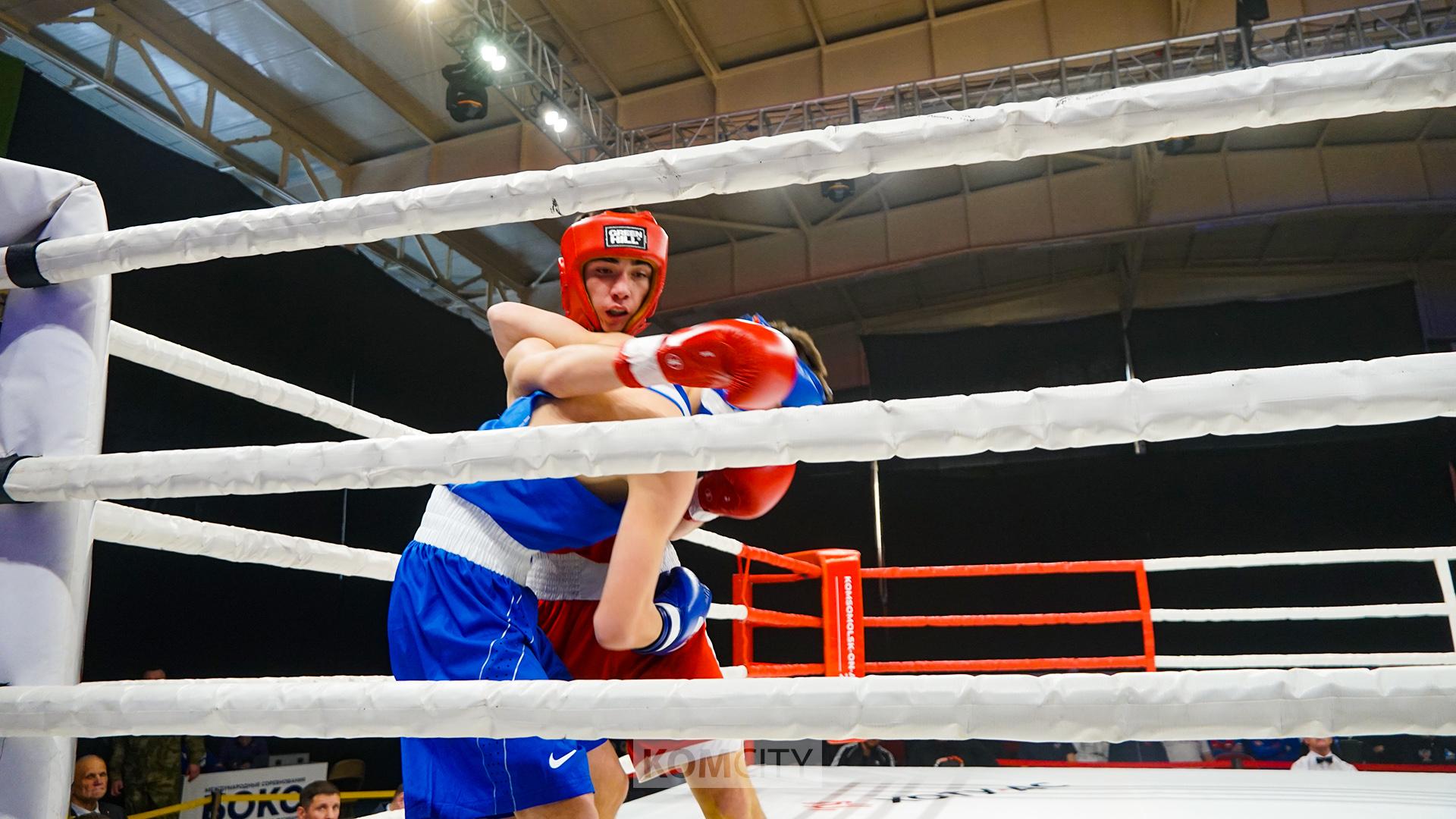 Боксёры шести стран вступили в борьбу за медали международного турнира в Орлане