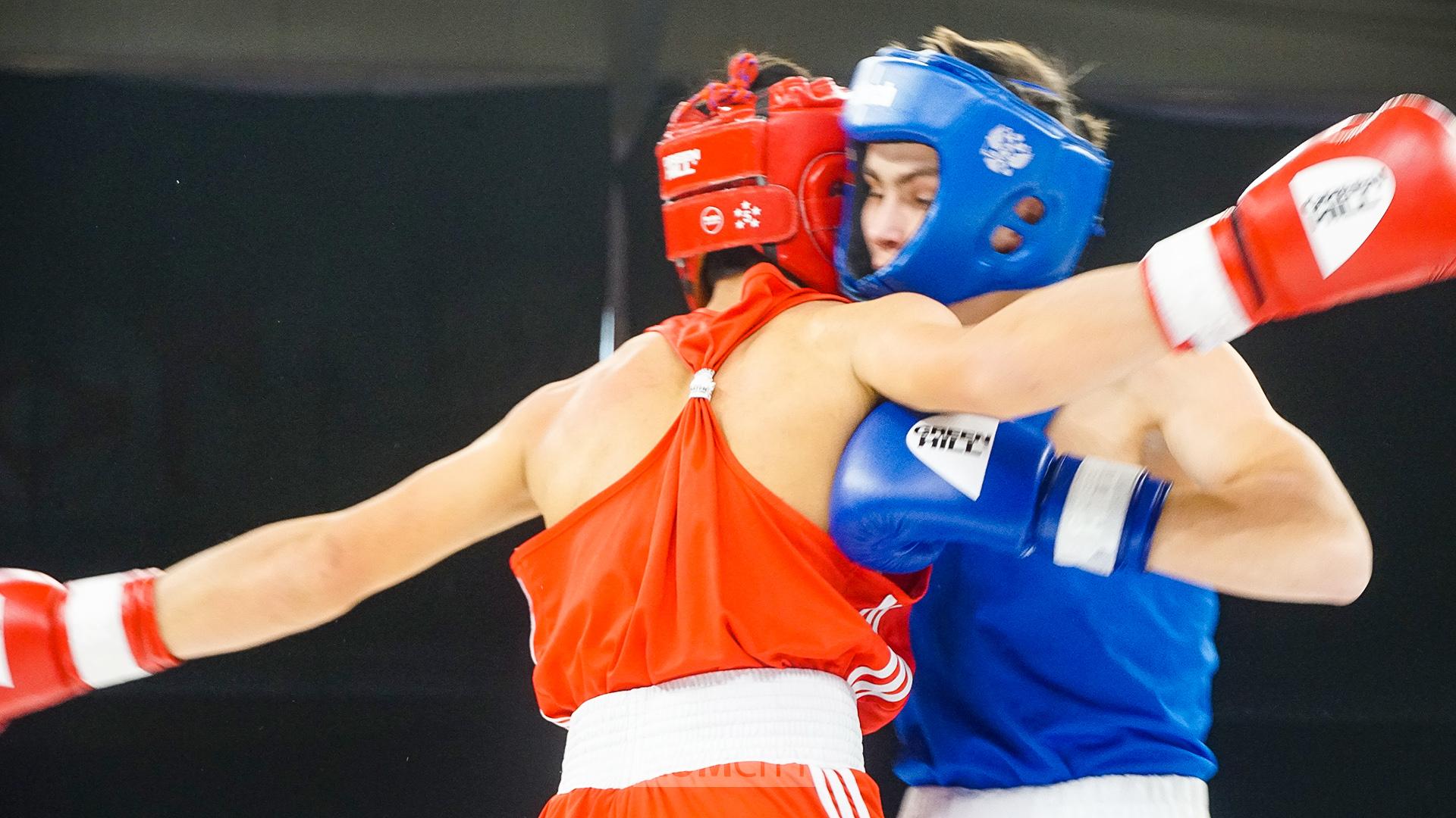 Боксёры шести стран вступили в борьбу за медали международного турнира в Орлане