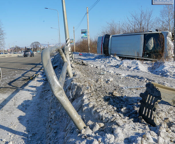 ДТП которое ждали — на Силинском мосту Делика вылетела с моста на сужении дороги