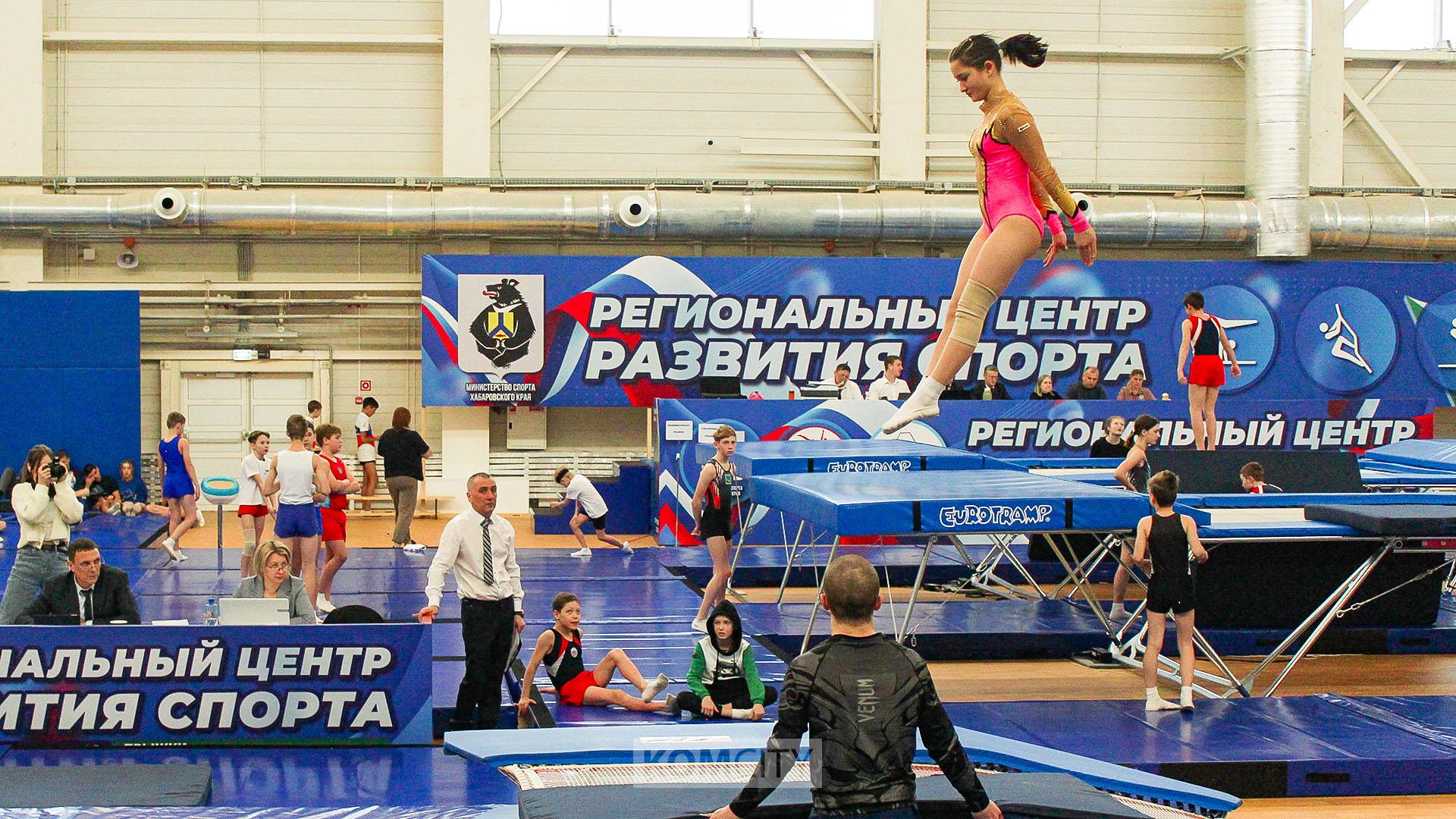 Комсомольчане традиционно вошли в число победителей дальневосточных соревнований по прыжкам на батуте