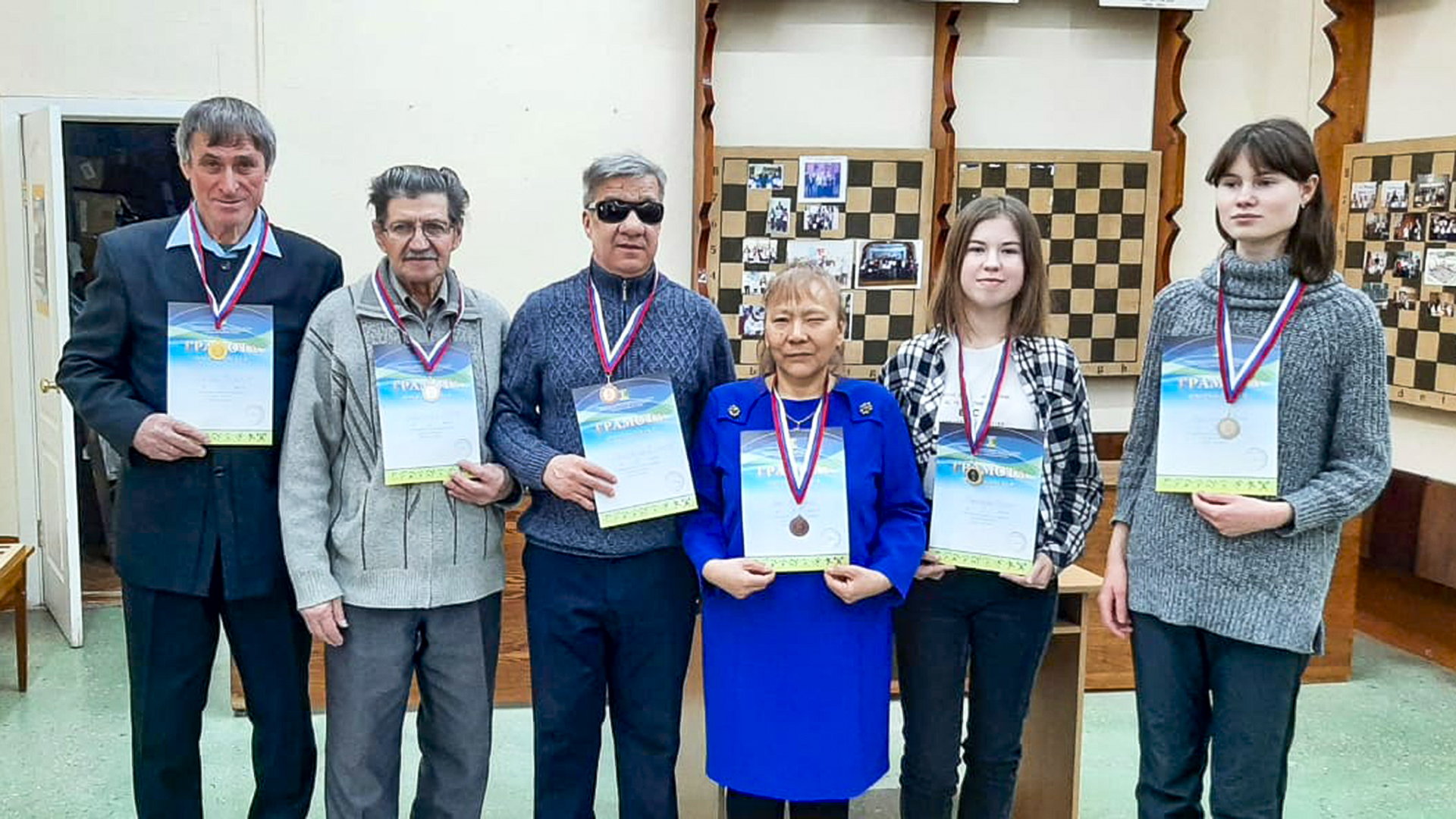 Чемпионами города по шашкам стали Валентин Чешев и Ксения Старостина