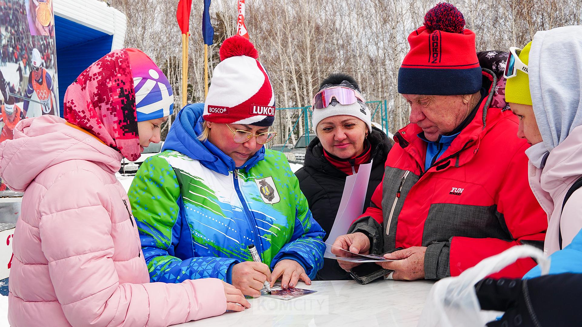 Юлия Чепалова раздала автографы на юношеских соревнованиях на Снежинке