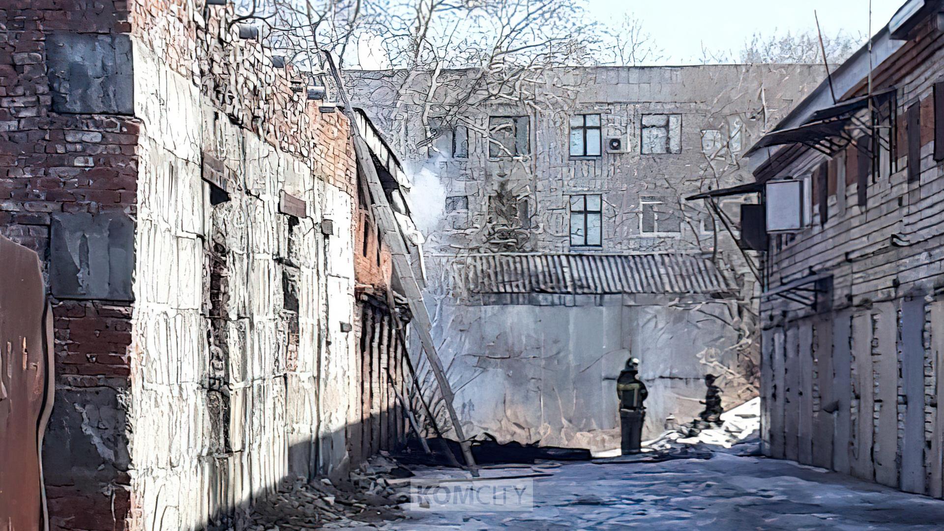 На Запорожской сегодня тушили эпично горевшую муниципальную «заброшку»