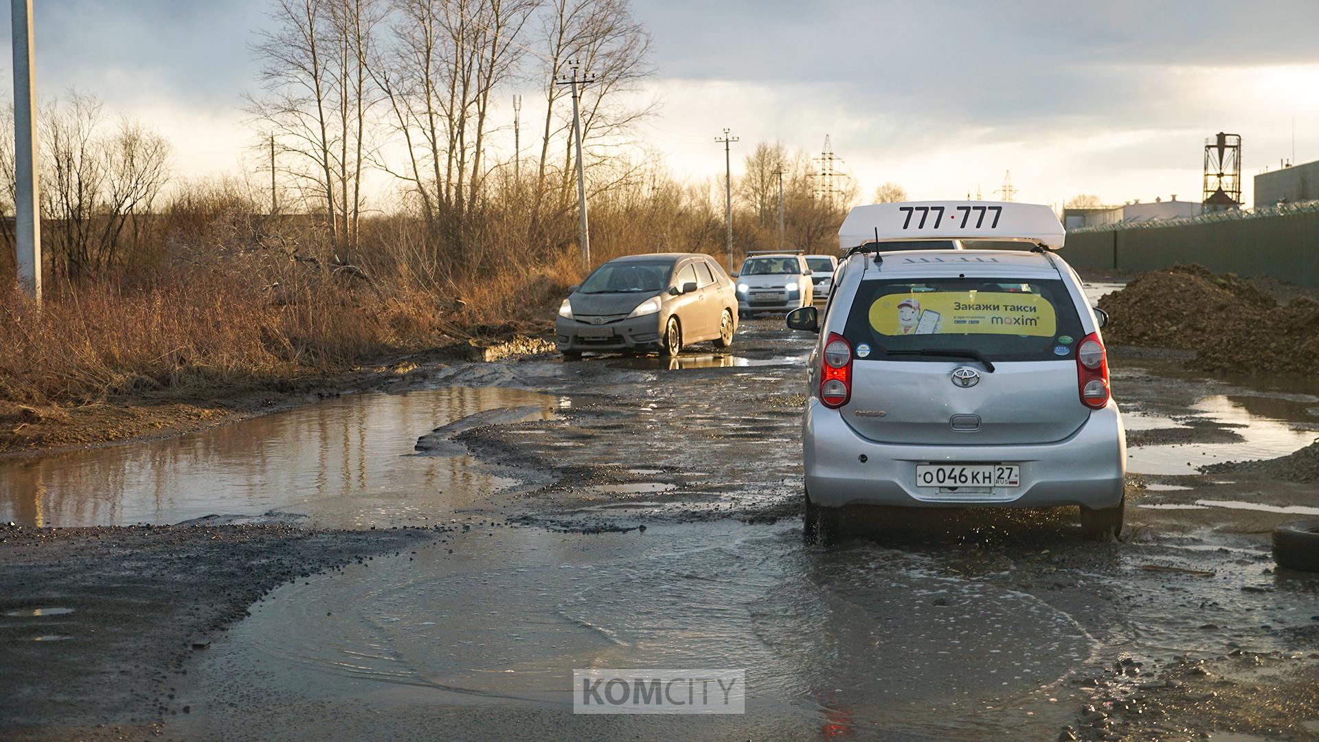 Разбитое самосвалами Комшоссе от Амурской до Восточного или отремонтируют в этом году, или будет план «Г»