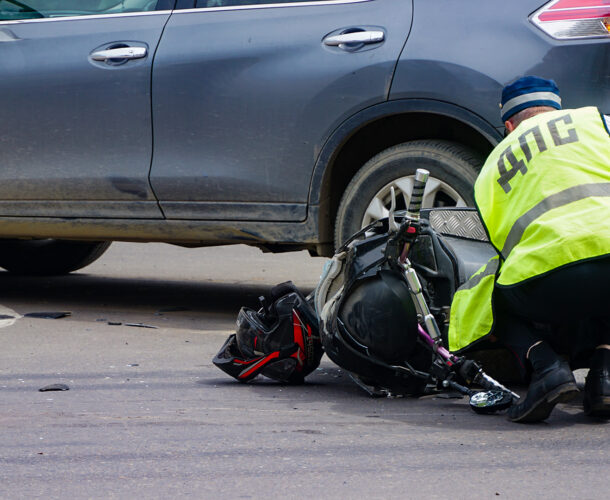 В столкновении на Первостроителей пострадал мотоциклист