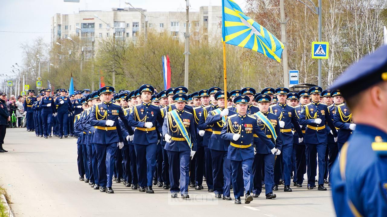 Военные промаршировали по Дзержинского