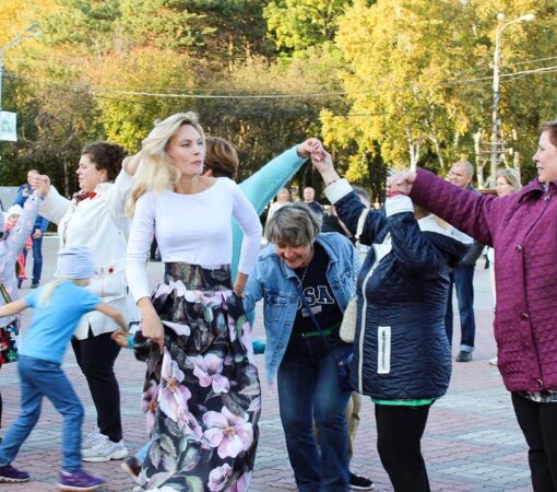 Завтра в Силинском парке будут водить хороводы