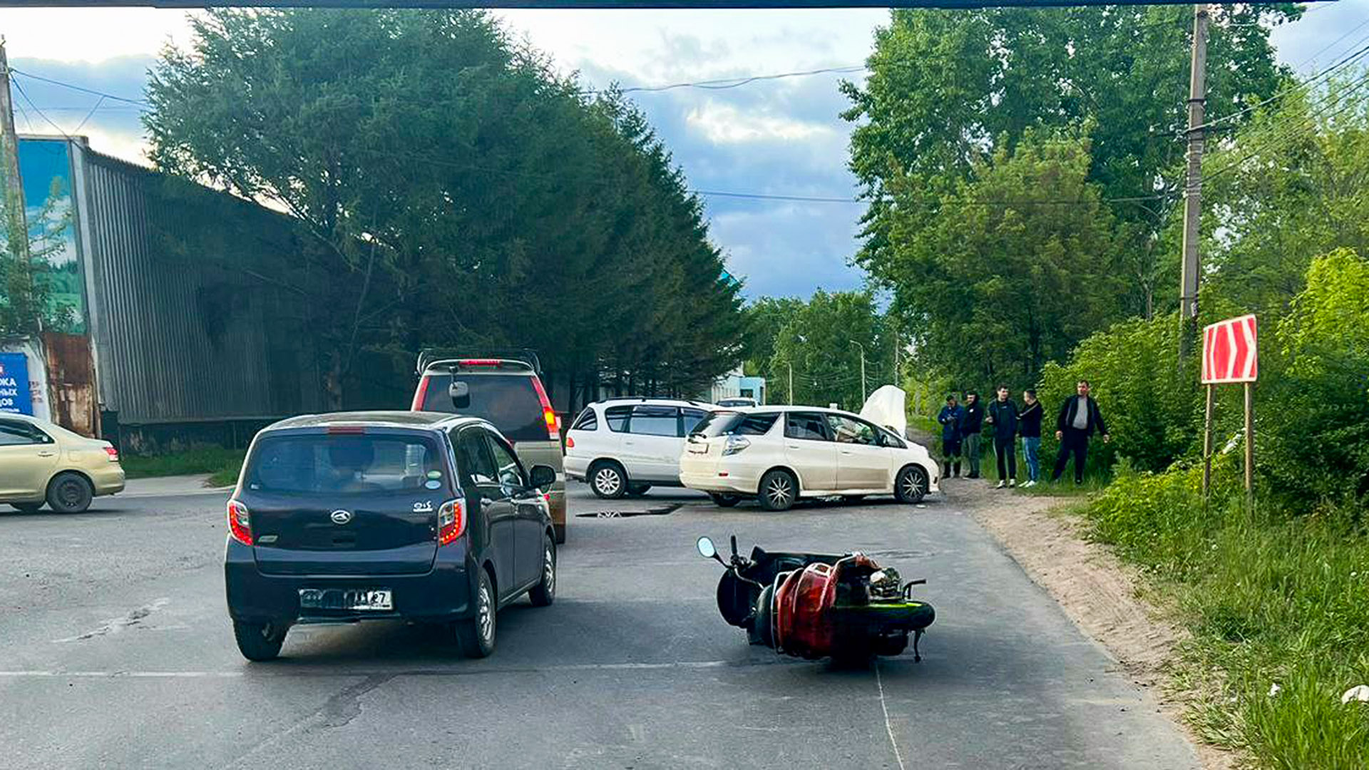 В аварии на Ленинградской пострадал водитель мотороллера