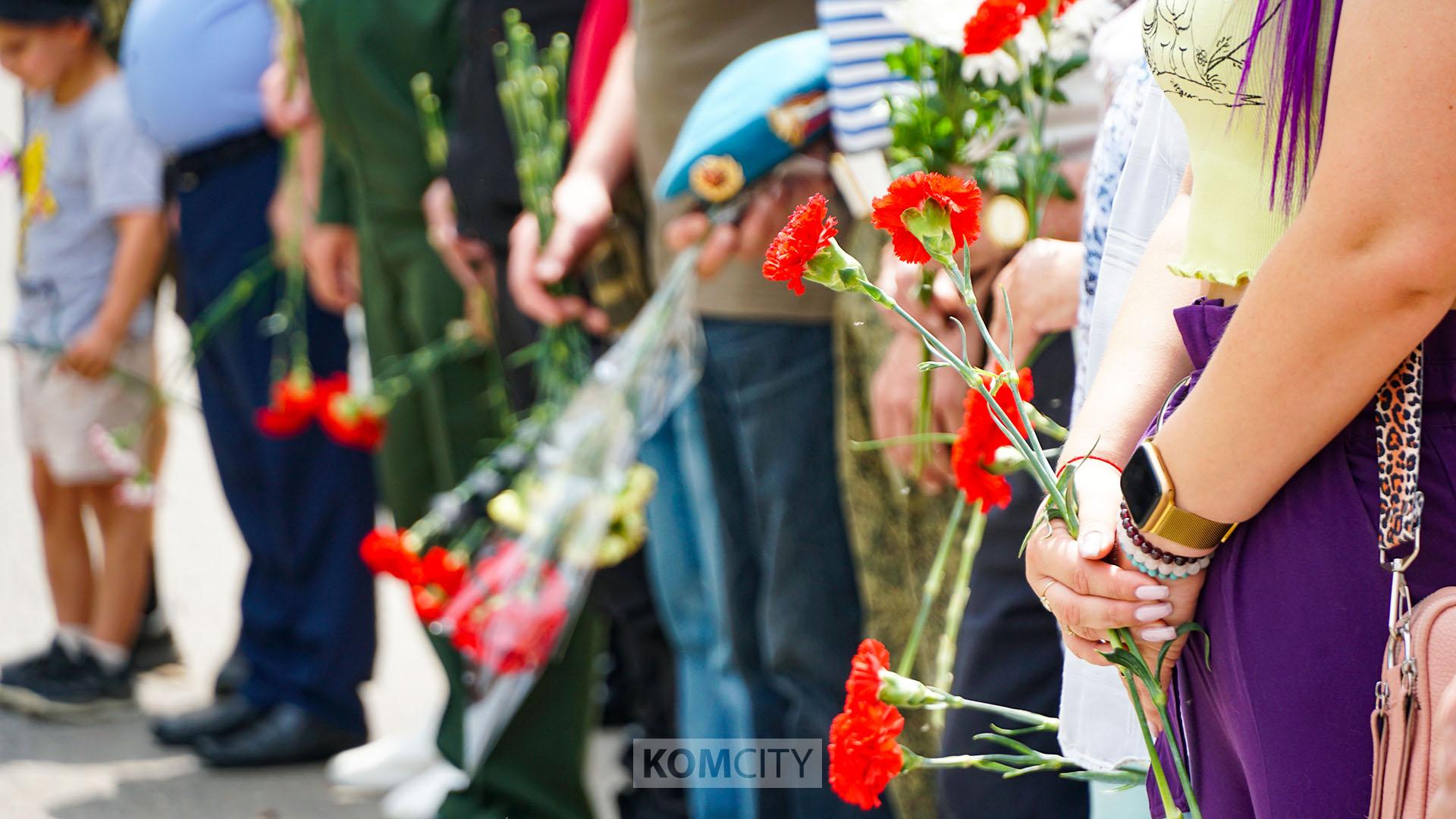 К Чёрному тюльпану возложили цветы в День ветеранов боевых действия