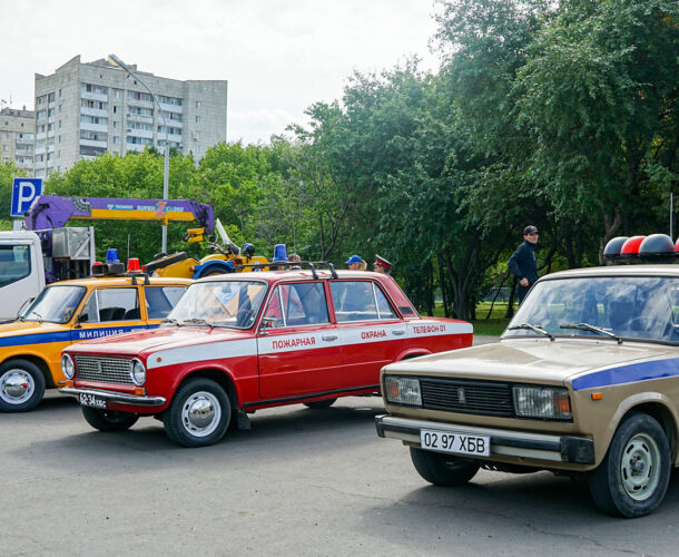 В ретро-автопробег до Биробиджана отправились комсомольчане