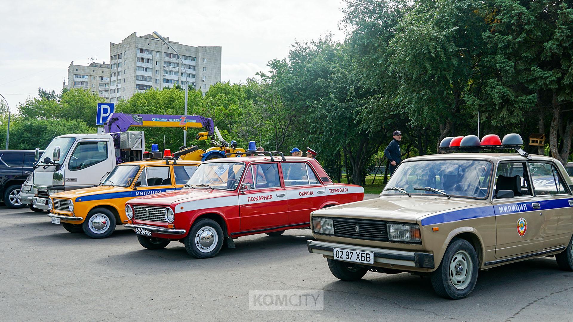 В ретро-автопробег до Биробиджана отправились комсомольчане