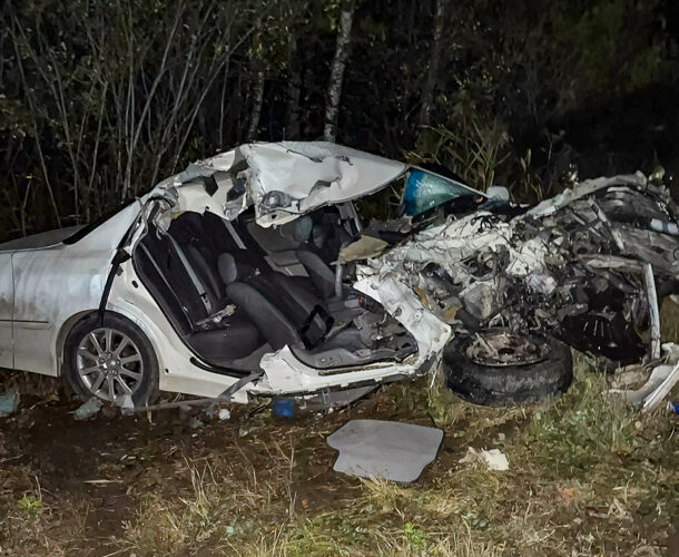 В Амурске Марк-2 залетел под попутный грузовик, водитель погиб