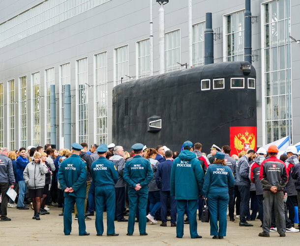 Памятник «чёрной дыре» открыли на Амурском судостроительном заводе