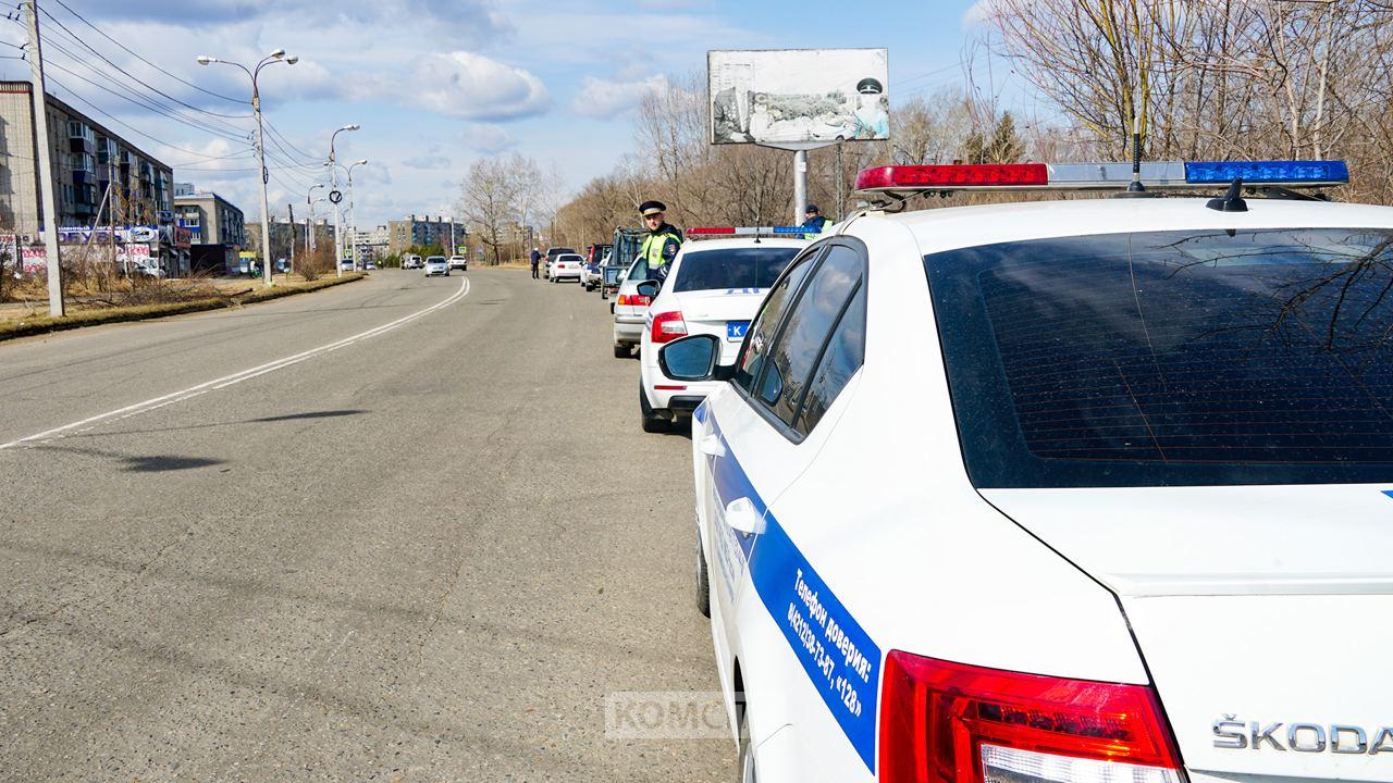 Комсомольчанина, остановленного пьяным за рулём, осудили за попытку дать взятку инспекторам