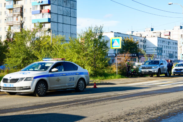 На Магистральном шоссе Хайлэндер сбил женщину на пешеходном переходе