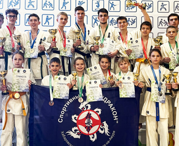 «Дракон» вернулся с краевых соревнований по карате с 8 золотыми медалями
