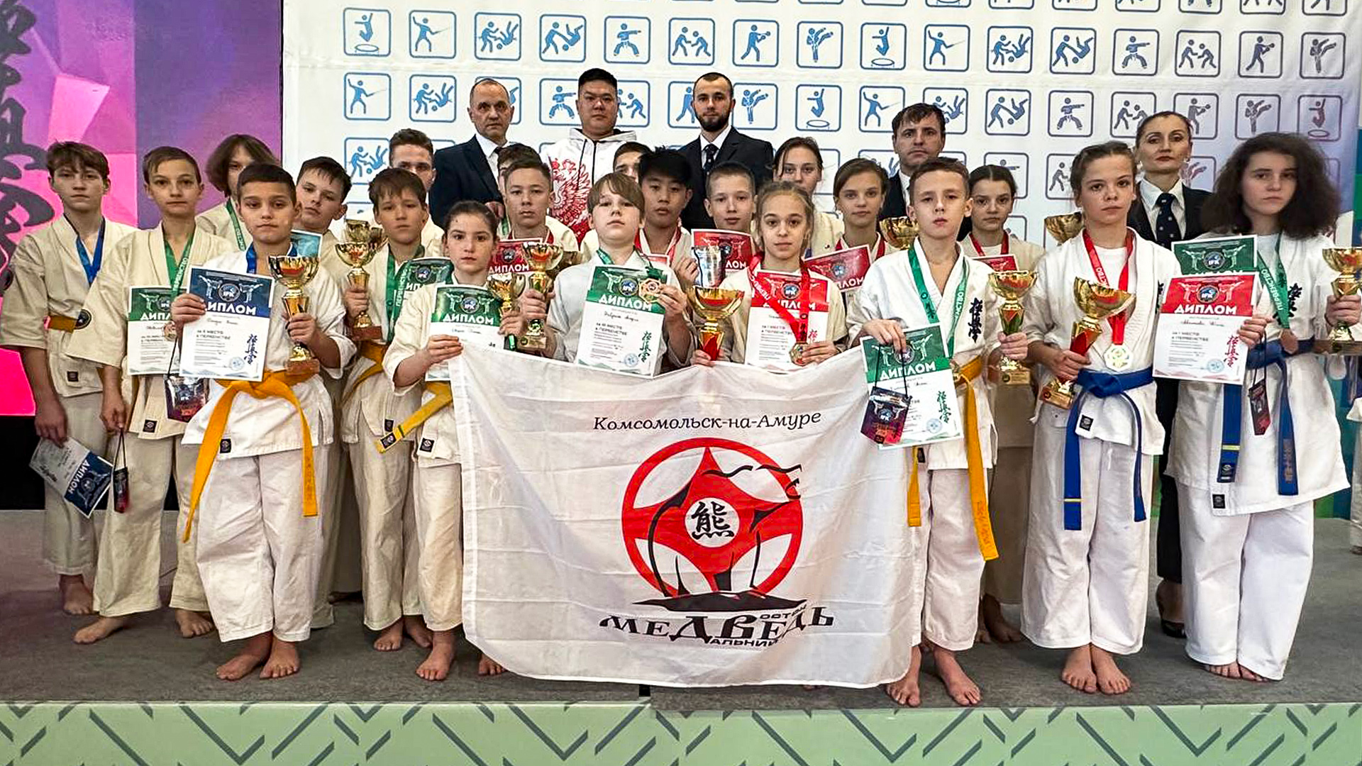 64 медали выиграли комсомольские «медведи» на дальневосточных соревнованиях по киокусинкай