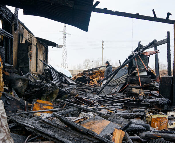 Ещё у одного комсомольчанина накануне зимы полностью сгорел дом