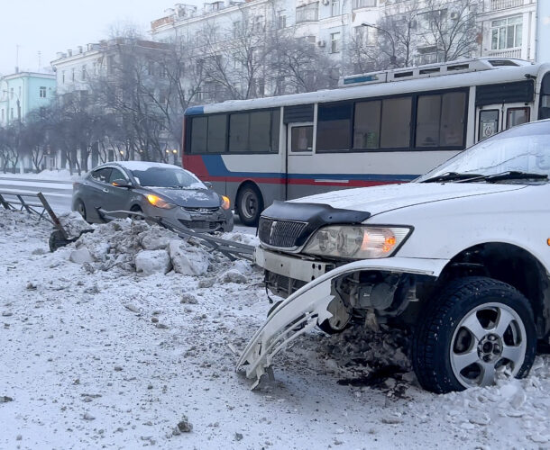 Пробивший забор на Ленина водитель — не виноват