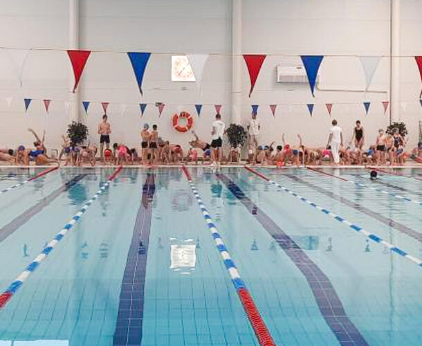 80 юных пловцов сразились за медали на соревнованиях в ФОКе