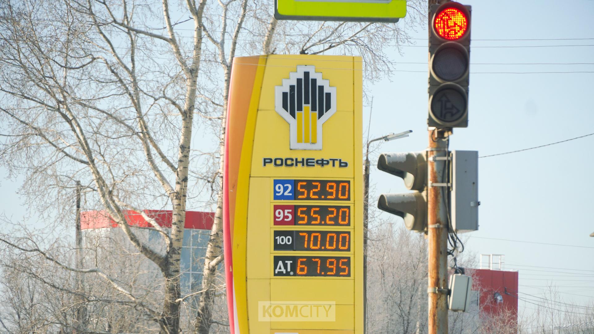 В преддверии Нового года на заправках Роснефти тоже подорожали самые ходовые бензины