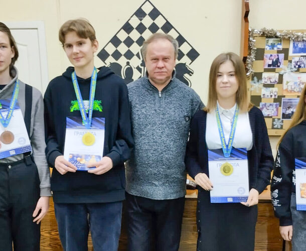 Школьники победили взрослых шахматистов на городском чемпионате