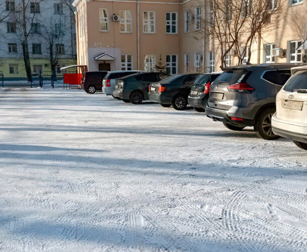 ГИБДД разыскивает водителя, сбившего женщину возле второй поликлиники