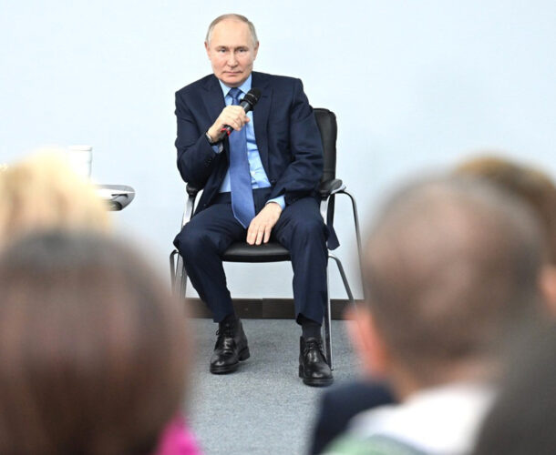 Путин в Хабаровске проводит совещание по развитию дальневосточных городов