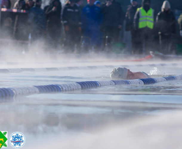 Комсомольчанка выиграла «серебро» на соревнованиях по зимнему плаванию на озере Драга