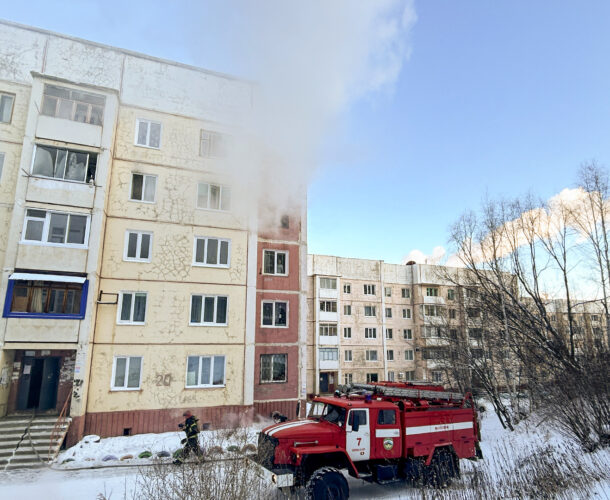 На Дружбе из задымлённой квартиры спасли женщину